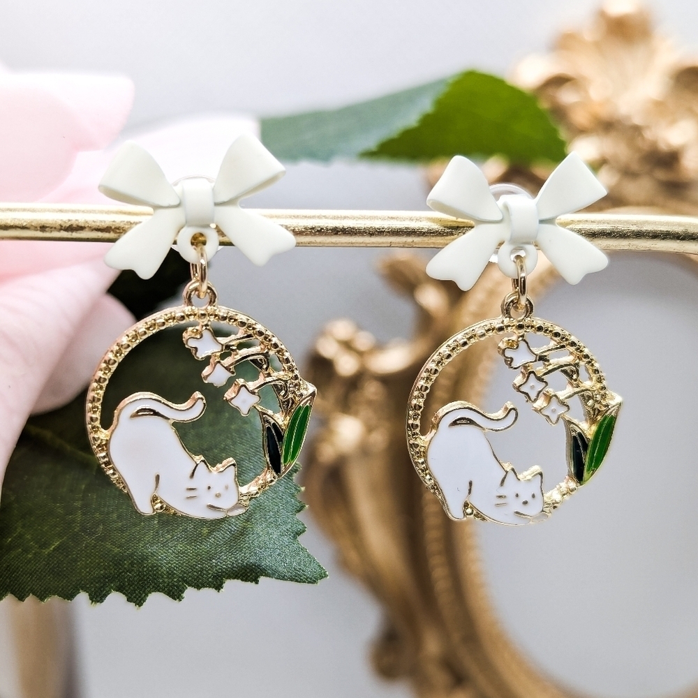 White Bow Sleeping Cat Dangle Earrings Floral Wreath Kawaii Style